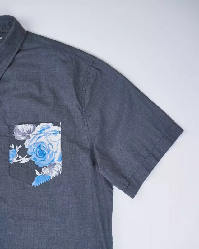 Grey Floral-Pocket Short-Sleeve Button-Up Shirt