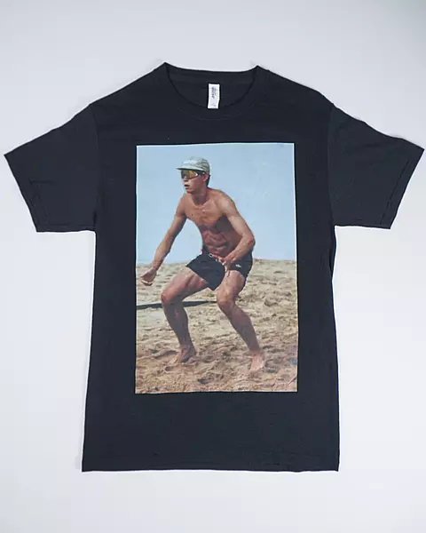 Black Harry Jowsey Beach Photo-Print -T-Shirt