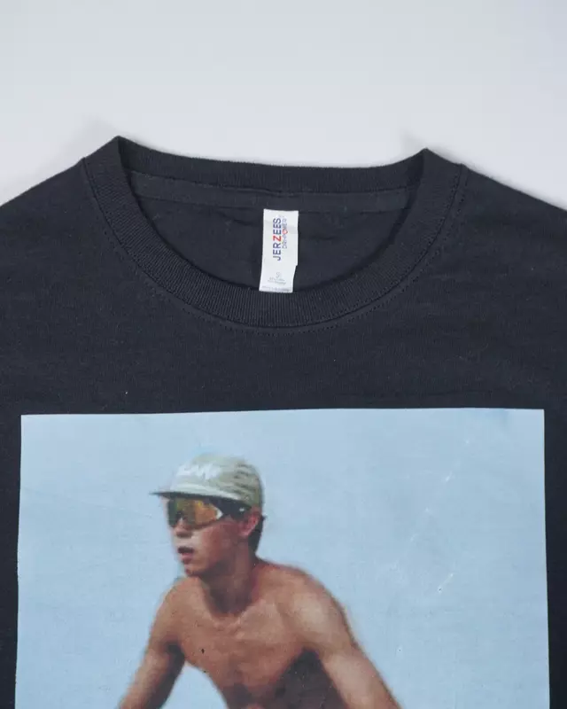 Black Harry Jowsey Beach Photo-Print -T-Shirt