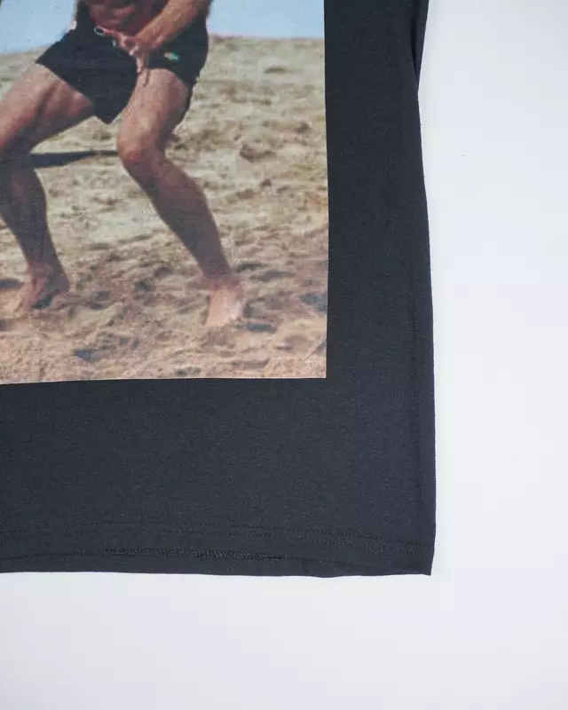 Black Harry Jowsey Beach Photo-Print -T-Shirt