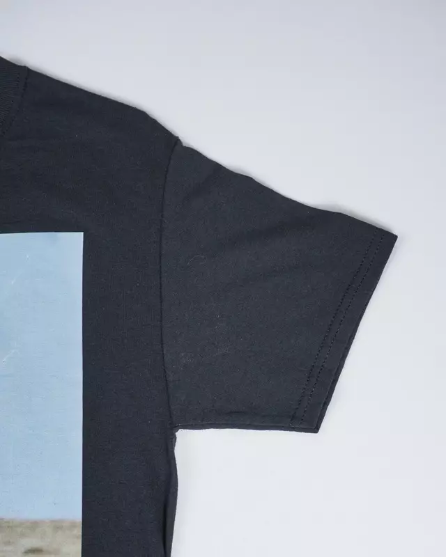 Black Harry Jowsey Beach Photo-Print -T-Shirt