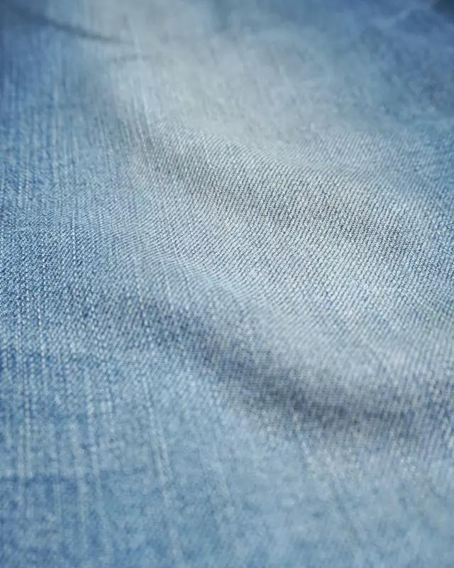 Light Vintage-Wash Cropped Demin Jeans