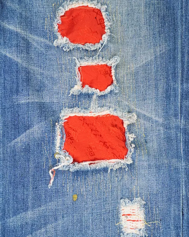Medium Wash Red-Underlay Distressed 501-Style Demin Jeans