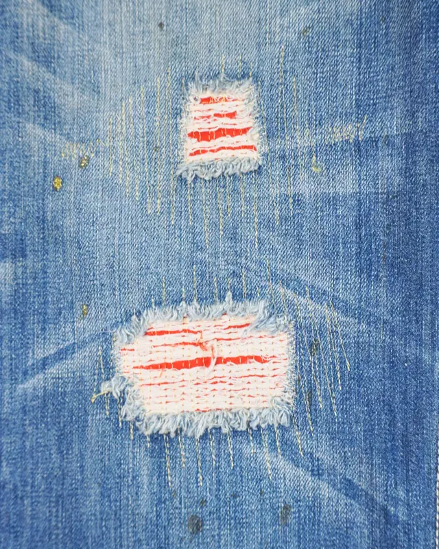 Medium Wash Red-Underlay Distressed 501-Style Demin Jeans