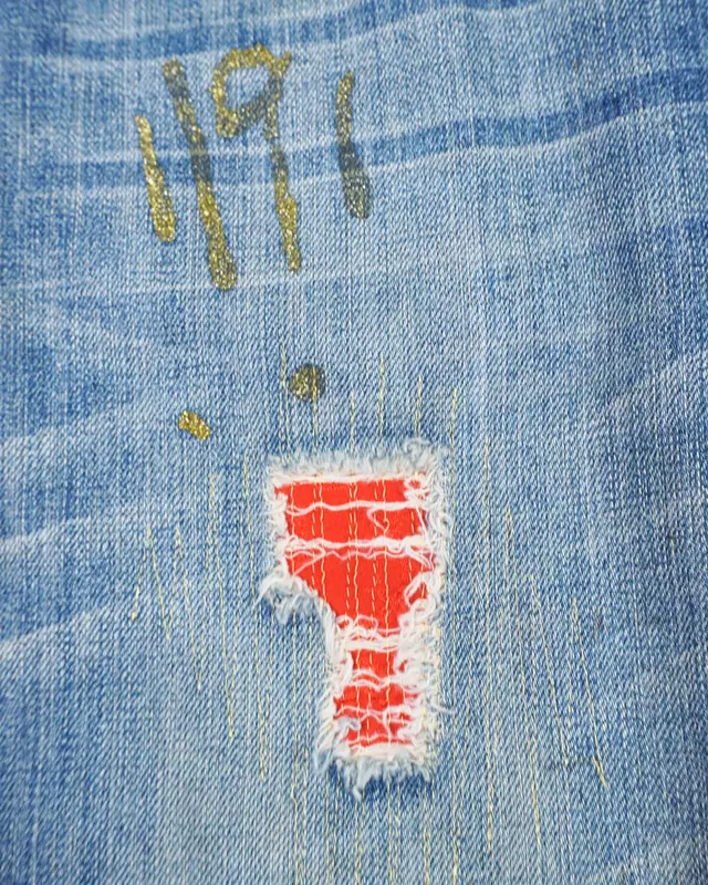 Medium Wash Red-Underlay Distressed 501-Style Demin Jeans