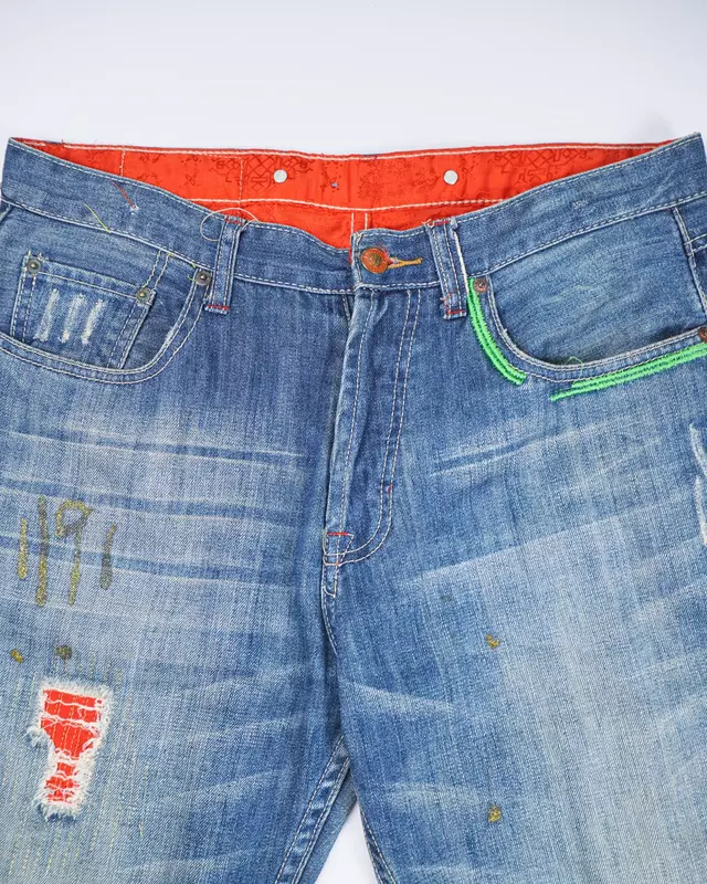 Medium Wash Red-Underlay Distressed 501-Style Demin Jeans