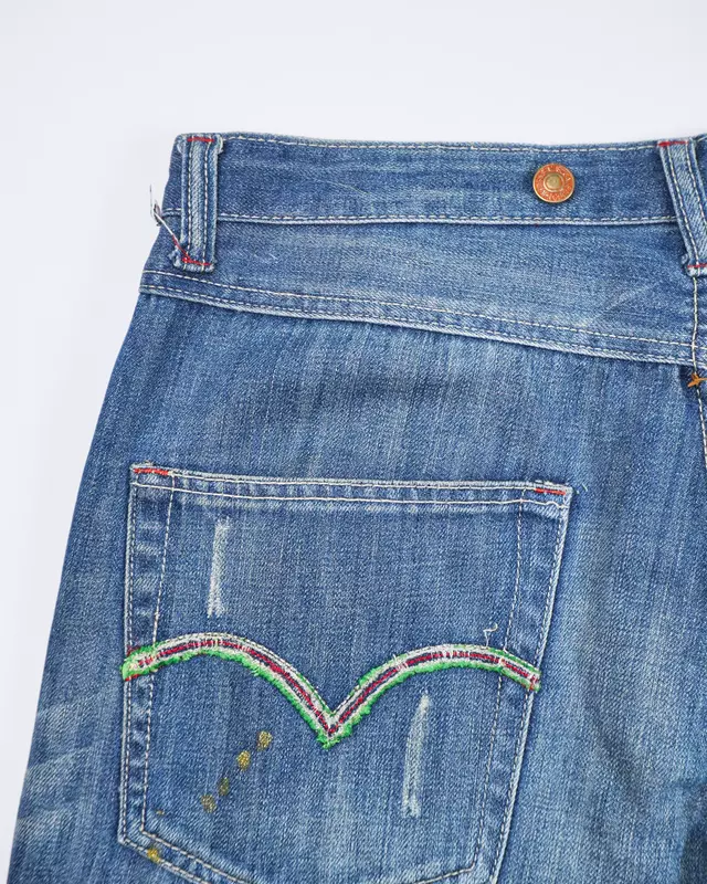 Medium Wash Red-Underlay Distressed 501-Style Demin Jeans