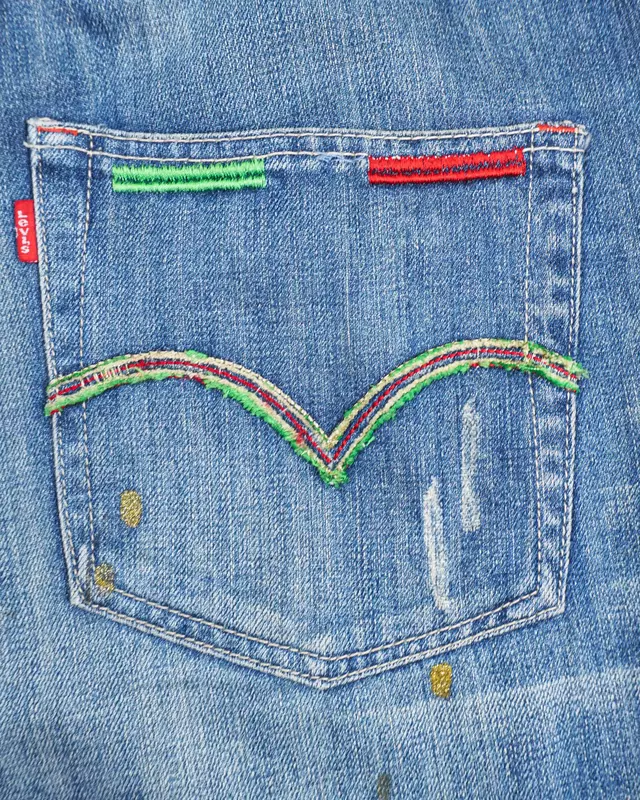 Medium Wash Red-Underlay Distressed 501-Style Demin Jeans