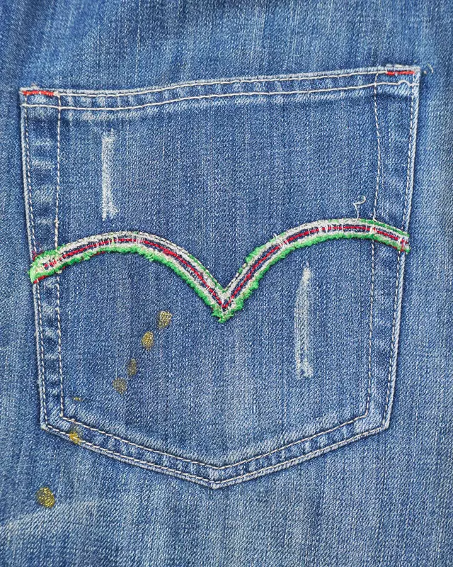 Medium Wash Red-Underlay Distressed 501-Style Demin Jeans