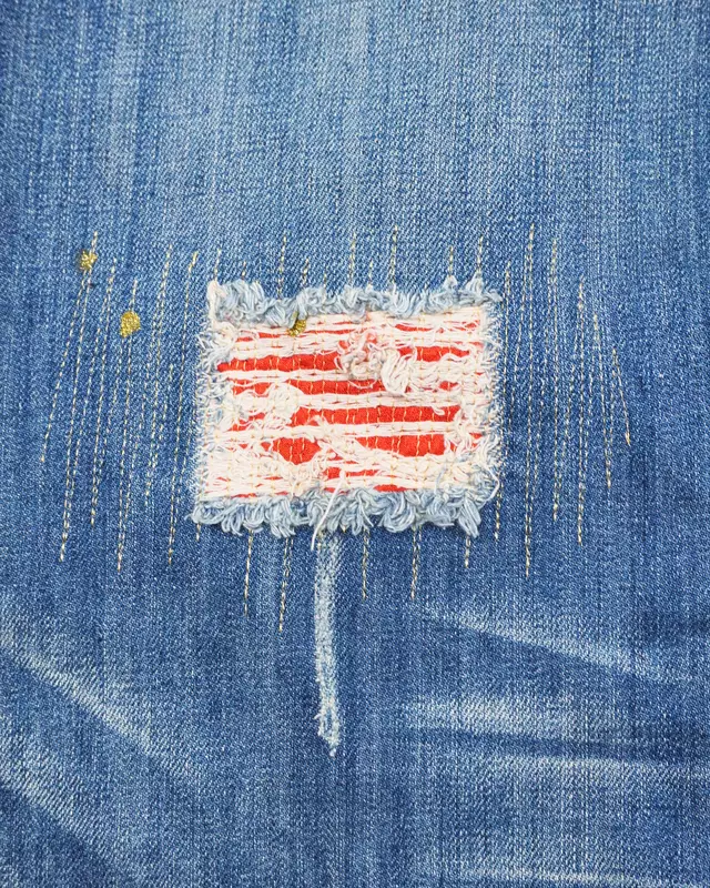 Medium Wash Red-Underlay Distressed 501-Style Demin Jeans
