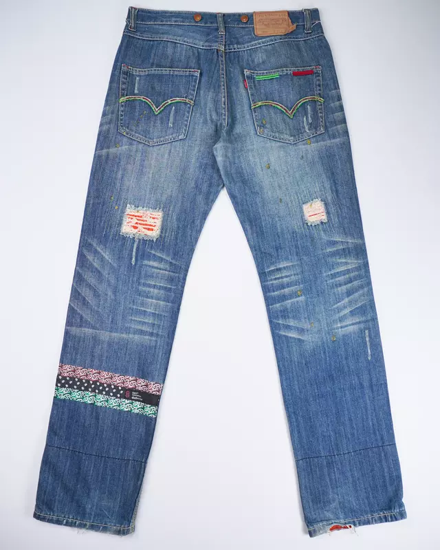 Medium Wash Red-Underlay Distressed 501-Style Demin Jeans