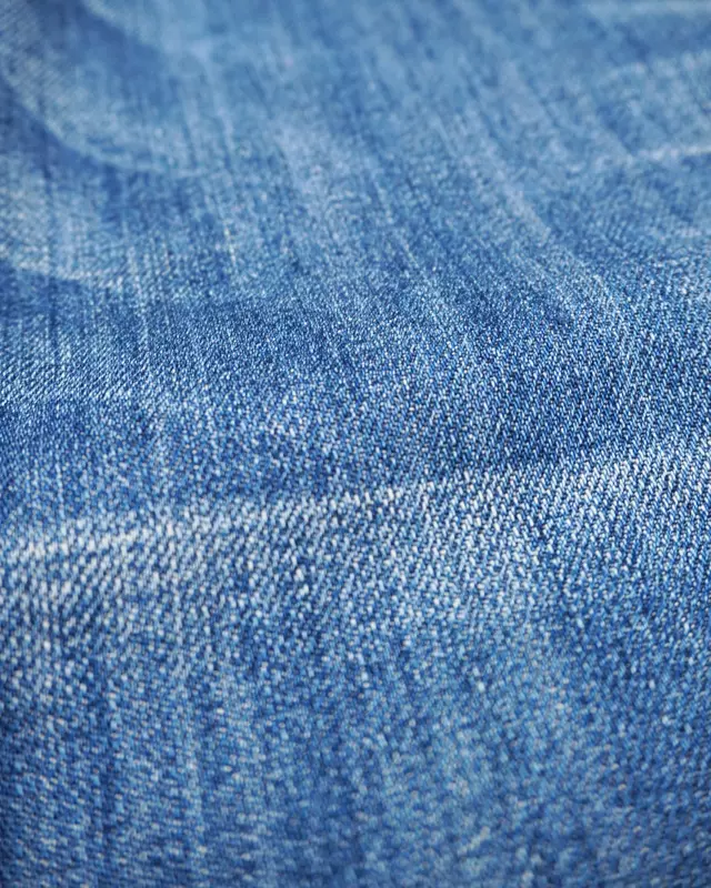 Medium Wash Red-Underlay Distressed 501-Style Demin Jeans