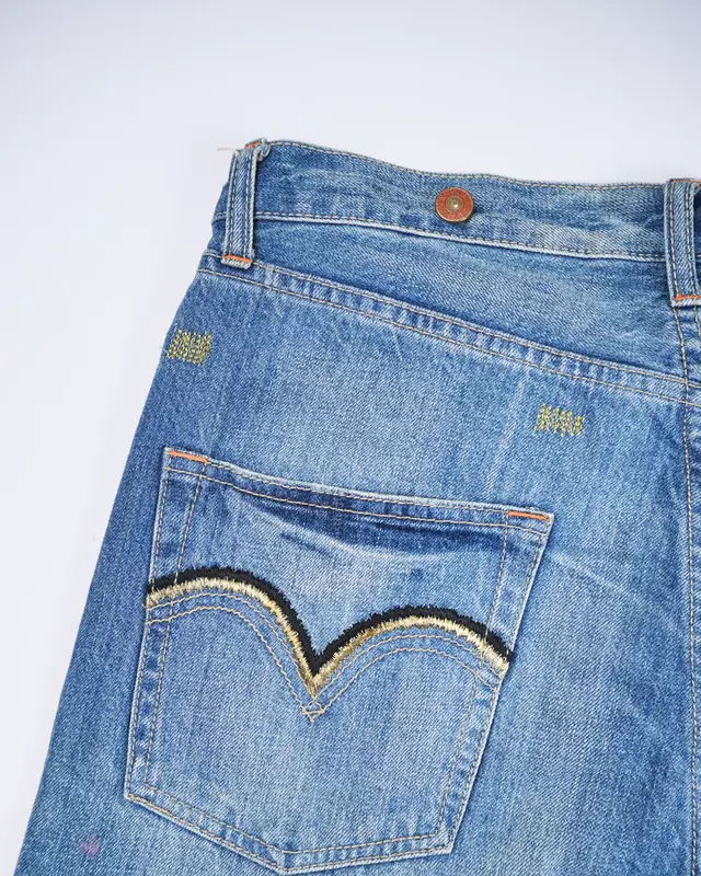 Light Wash Distressed Graphic-Embroidery 501-Style Denim Jeans
