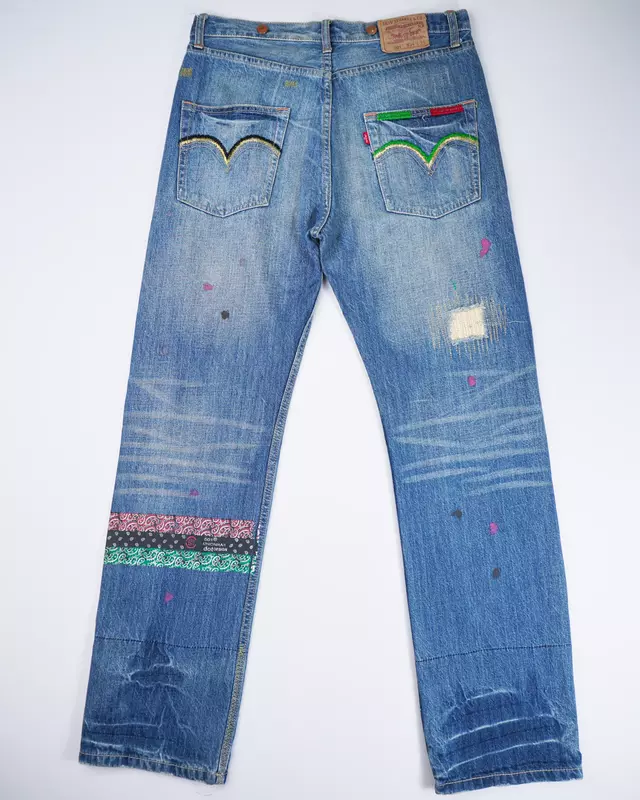 Light Wash Distressed Graphic-Embroidery 501-Style Denim Jeans