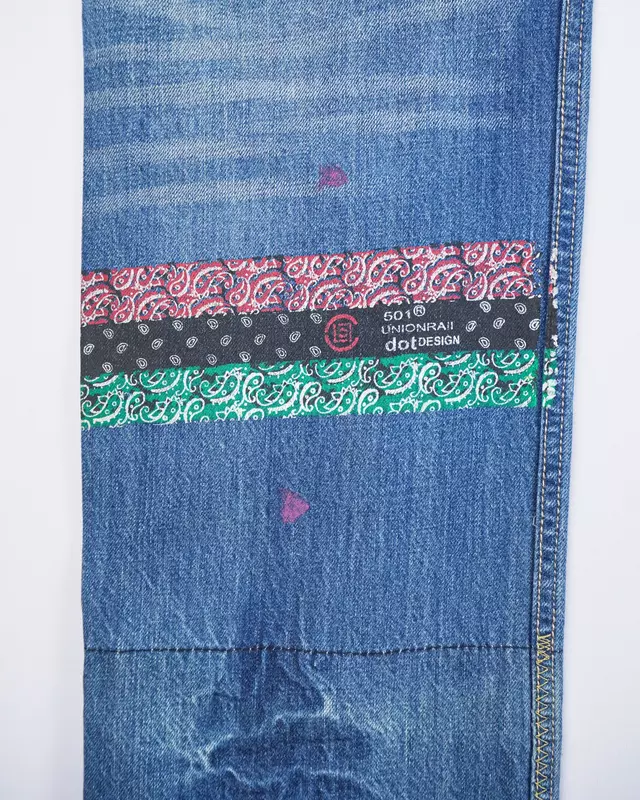 Light Wash Distressed Graphic-Embroidery 501-Style Denim Jeans